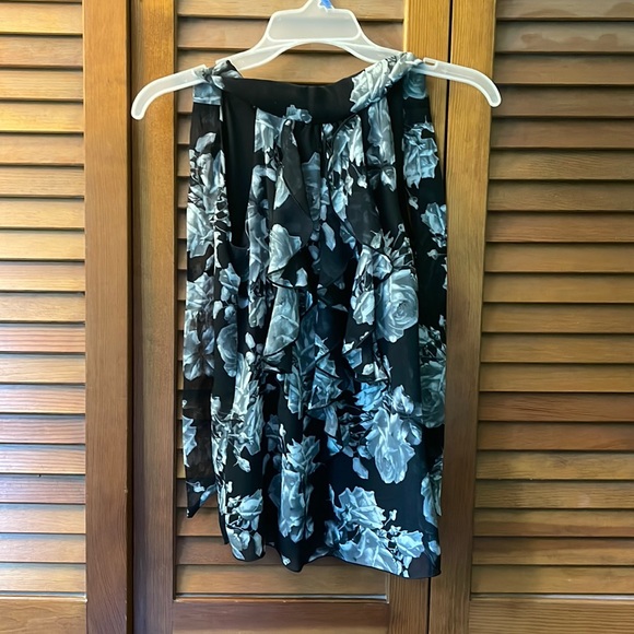 black and white halter top - Picture 1 of 3